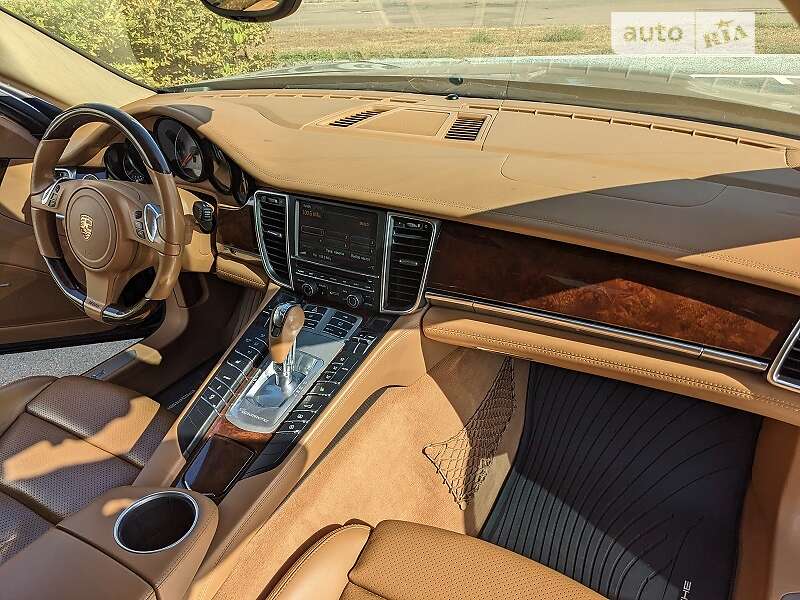 Фастбэк Porsche Panamera 2011 в Киеве