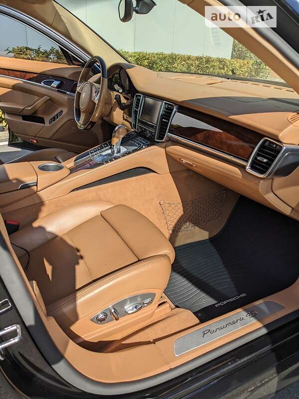 Фастбэк Porsche Panamera 2011 в Киеве