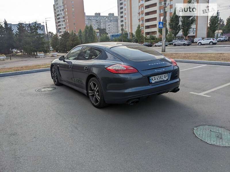 Фастбек Porsche Panamera 2010 в Києві