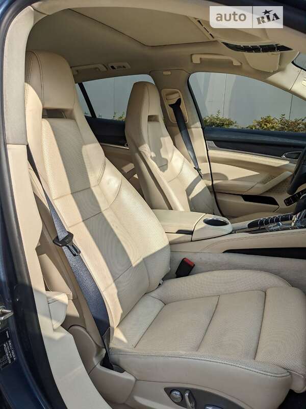 Фастбек Porsche Panamera 2010 в Києві
