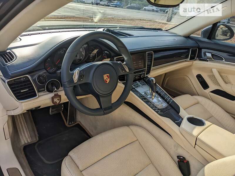 Фастбек Porsche Panamera 2010 в Києві
