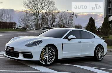 Фастбэк Porsche Panamera 2018 в Киеве