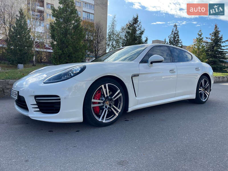 Фастбэк Porsche Panamera 2013 в Новоднестровске