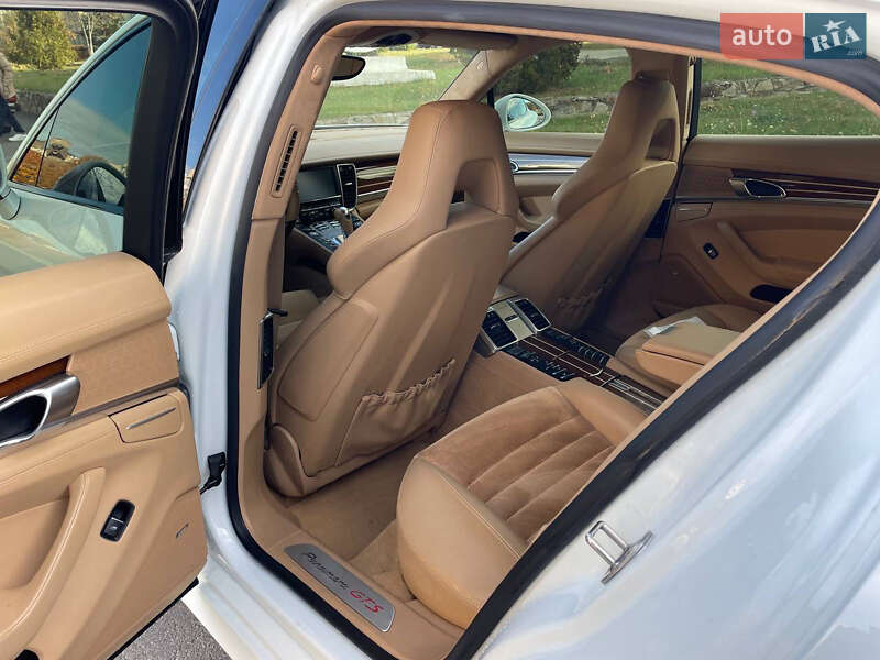 Фастбэк Porsche Panamera 2013 в Новоднестровске