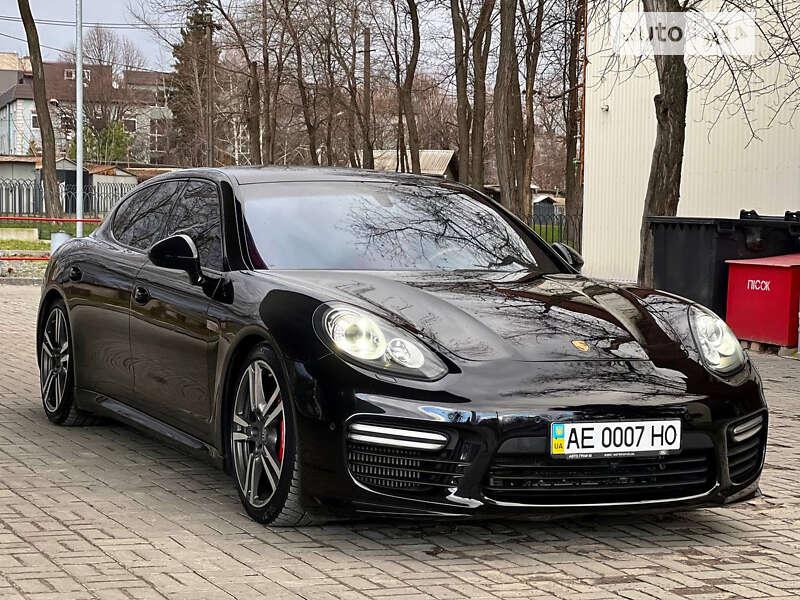 Фастбэк Porsche Panamera 2013 в 
