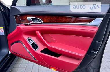 Фастбэк Porsche Panamera 2013 в 