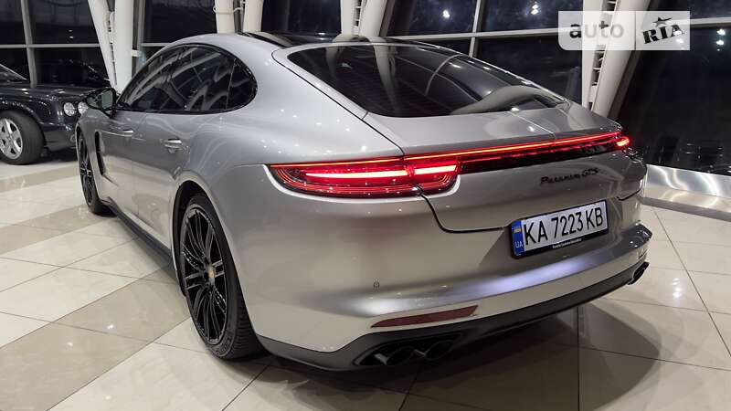 Фастбэк Porsche Panamera 2019 в Киеве