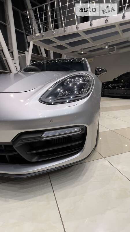 Фастбэк Porsche Panamera 2019 в Киеве