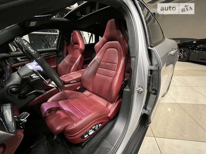 Фастбэк Porsche Panamera 2019 в Киеве