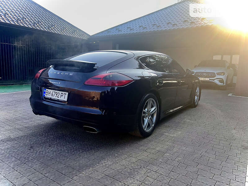 Фастбэк Porsche Panamera 2012 в Николаеве