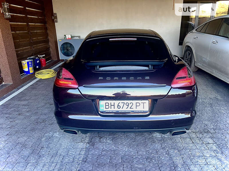 Фастбэк Porsche Panamera 2012 в Николаеве
