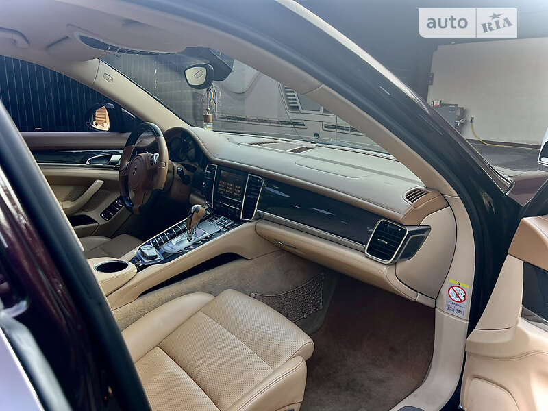 Фастбэк Porsche Panamera 2012 в Николаеве