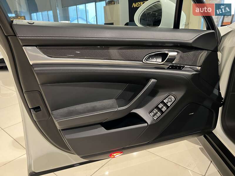 Фастбек Porsche Panamera 2012 в Києві фото 30 Фастбек Porsche Panamera 2012 в Києві