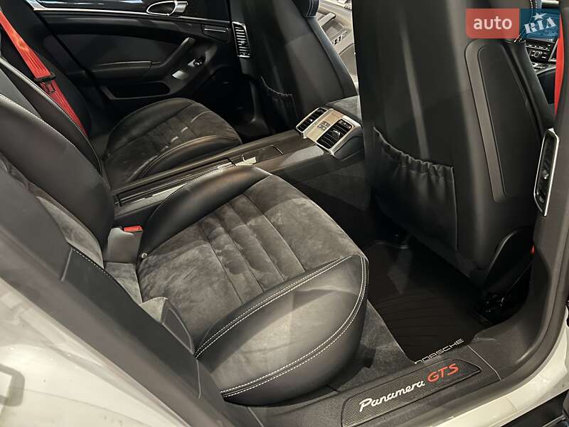 Фастбек Porsche Panamera 2012 в Києві фото 43 Фастбек Porsche Panamera 2012 в Києві