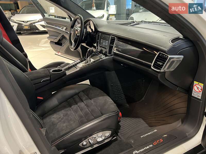 Фастбек Porsche Panamera 2012 в Києві фото 46 Фастбек Porsche Panamera 2012 в Києві