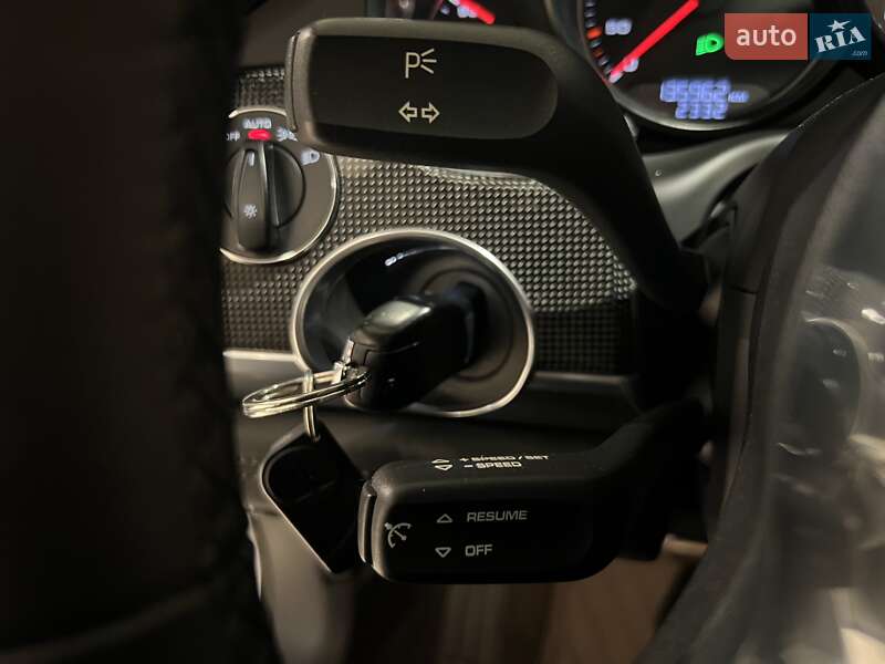 Фастбек Porsche Panamera 2012 в Києві фото 54 Фастбек Porsche Panamera 2012 в Києві