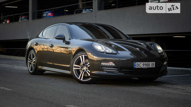 Фастбэк Porsche Panamera 2010 в Львове