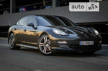 Фастбэк Porsche Panamera 2010 в Львове