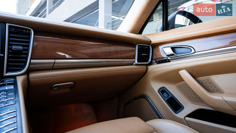 Фастбэк Porsche Panamera 2010 в Львове фото 19 Фастбэк Porsche Panamera 2010 в Львове