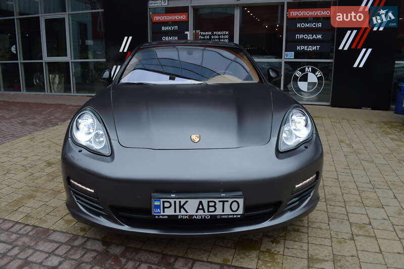 Фастбэк Porsche Panamera 2011 в Львове