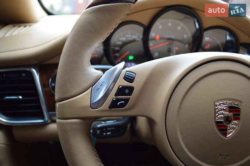 Фастбэк Porsche Panamera 2011 в Львове