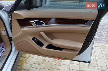 Фастбэк Porsche Panamera 2011 в 