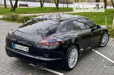 Фастбэк Porsche Panamera 2011 в Киеве