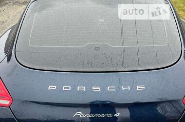 Фастбэк Porsche Panamera 2013 в Ирпене