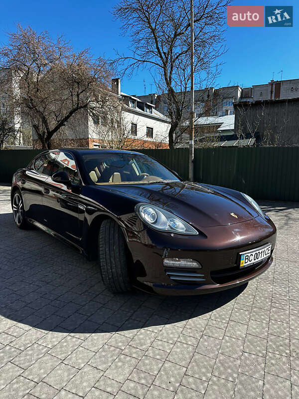 Фастбэк Porsche Panamera 2012 в Львове
