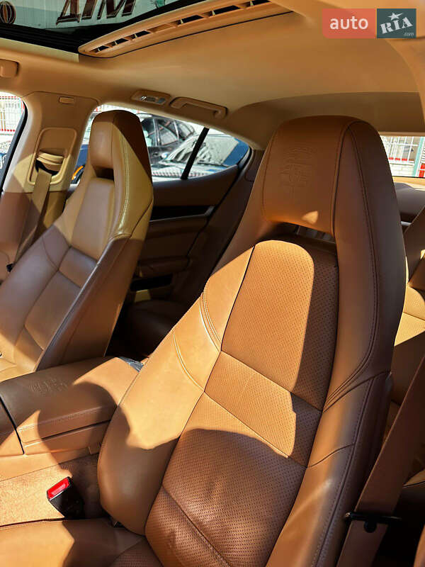 Фастбэк Porsche Panamera 2012 в Львове
