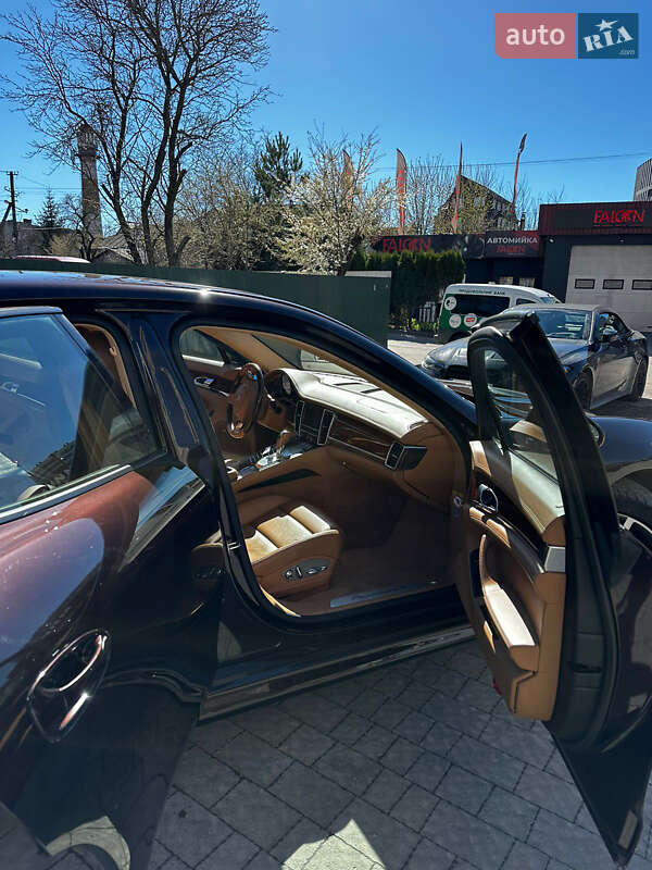 Фастбэк Porsche Panamera 2012 в Львове