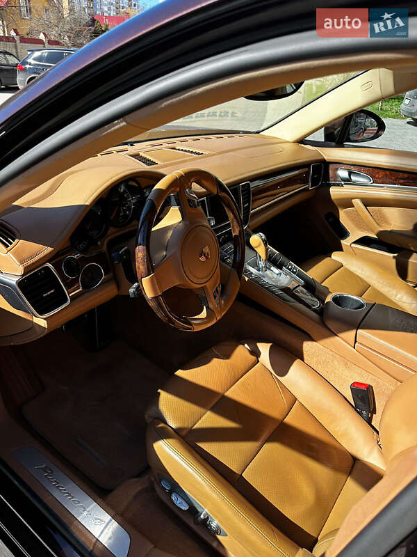 Фастбэк Porsche Panamera 2012 в Львове
