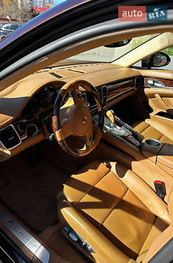 Фастбэк Porsche Panamera 2012 в 