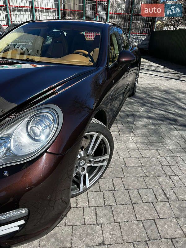 Фастбэк Porsche Panamera 2012 в Львове