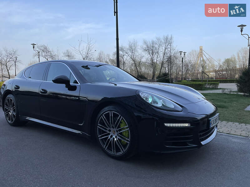 Фастбэк Porsche Panamera 2013 в Киеве