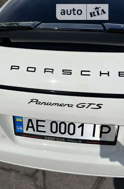 Фастбек Porsche Panamera 2012 в Дніпрі