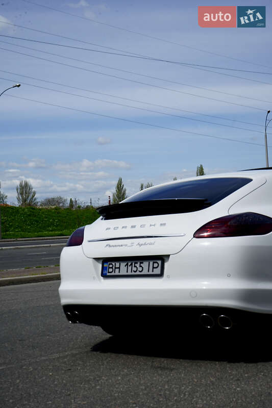 Фастбэк Porsche Panamera 2011 в Одессе