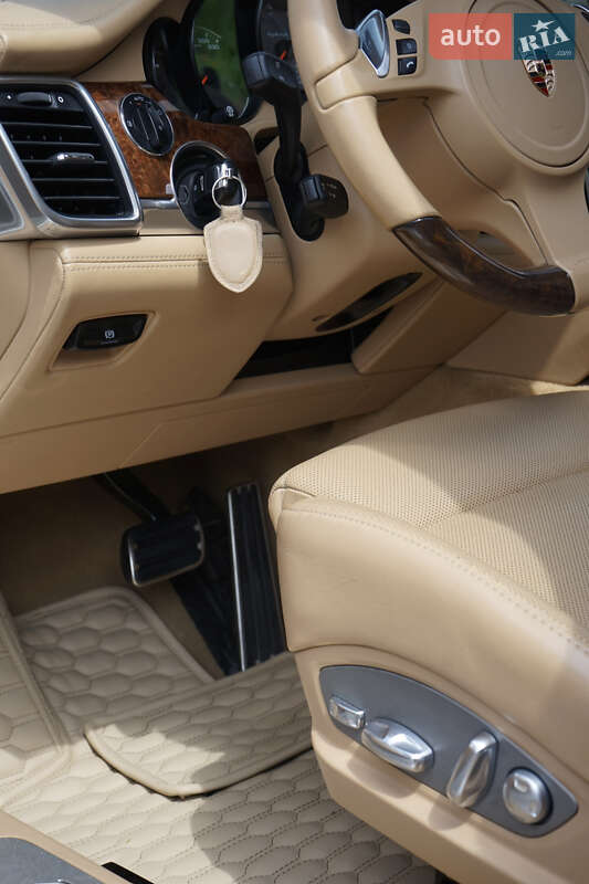 Фастбэк Porsche Panamera 2011 в Одессе