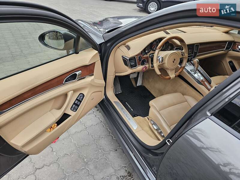 Фастбек Porsche Panamera 2013 в Черкасах