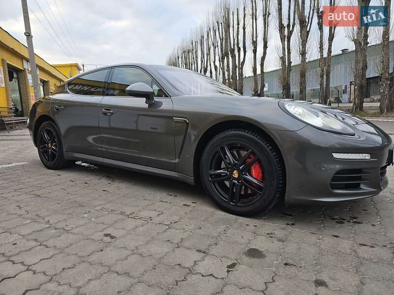 Фастбек Porsche Panamera 2013 в Черкасах