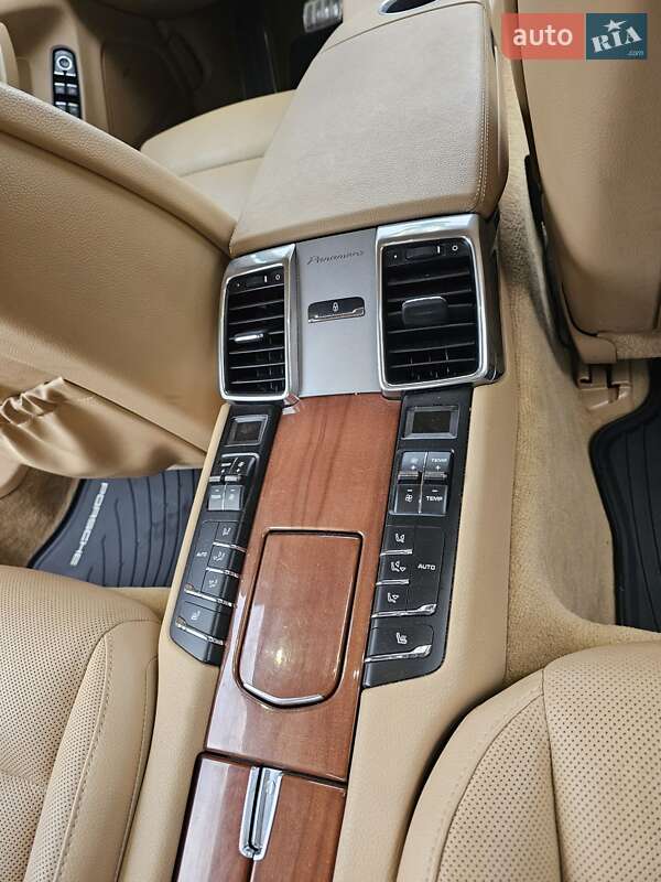 Фастбек Porsche Panamera 2013 в Черкасах
