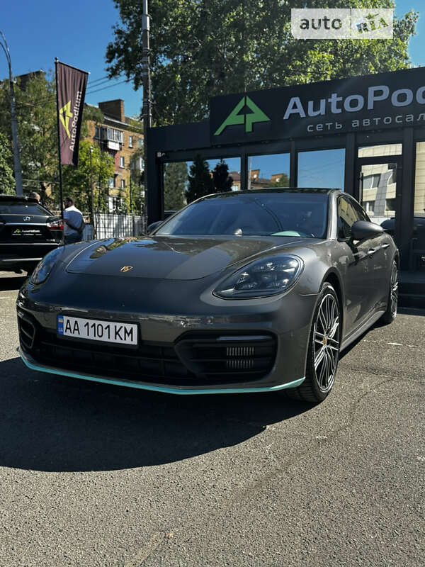 Фастбэк Porsche Panamera 2016 в Киеве