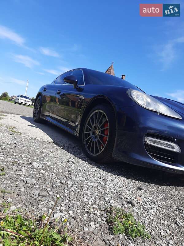 Фастбек Porsche Panamera 2011 в Києві