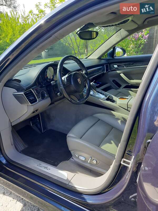 Фастбек Porsche Panamera 2011 в Києві