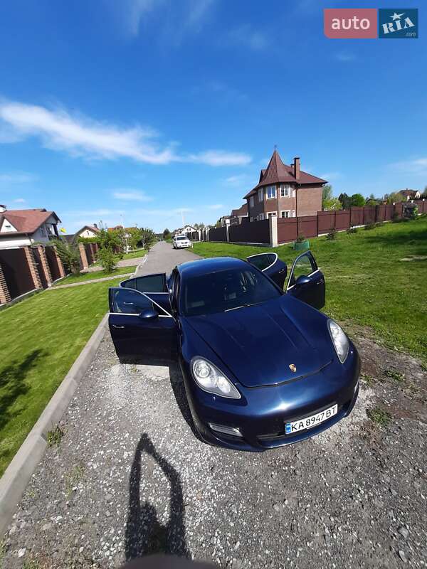 Фастбек Porsche Panamera 2011 в Києві