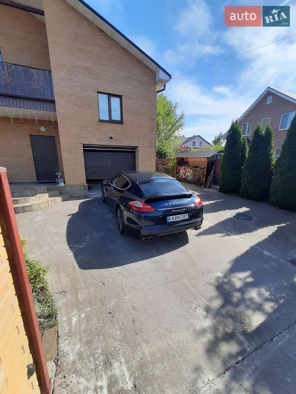 Фастбек Porsche Panamera 2011 в Києві