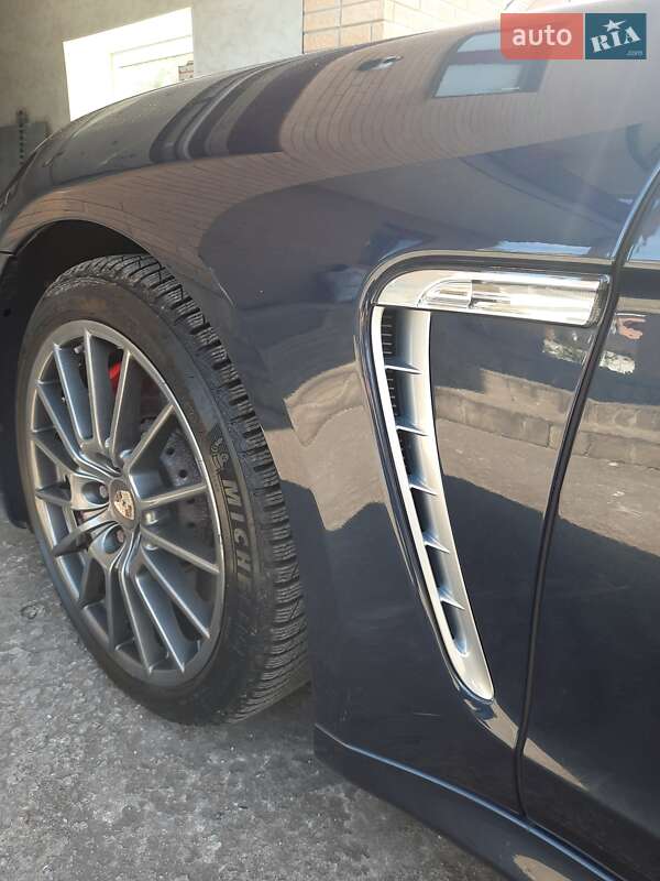 Фастбек Porsche Panamera 2011 в Києві