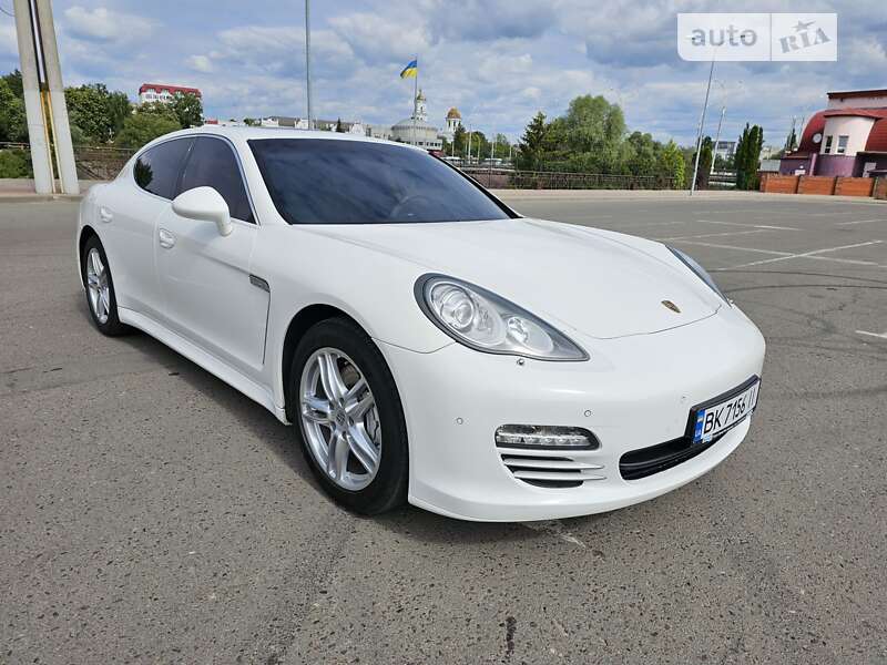 Фастбэк Porsche Panamera 2012 в Киеве