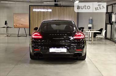 Фастбэк Porsche Panamera 2016 в Киеве