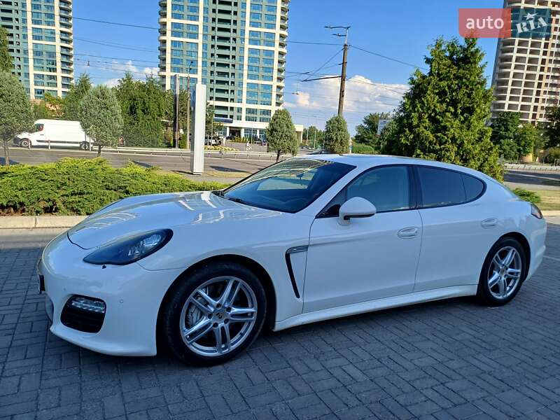 Фастбэк Porsche Panamera 2012 в Киеве